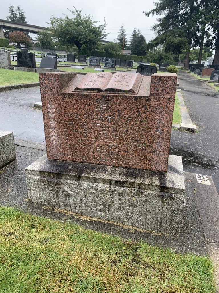 Burial Plot of 79-year old Dinah Lotzkar (November 8, 1929).